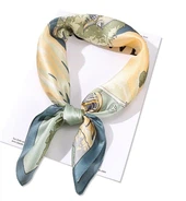 Dames bedrukte zijden sjaal